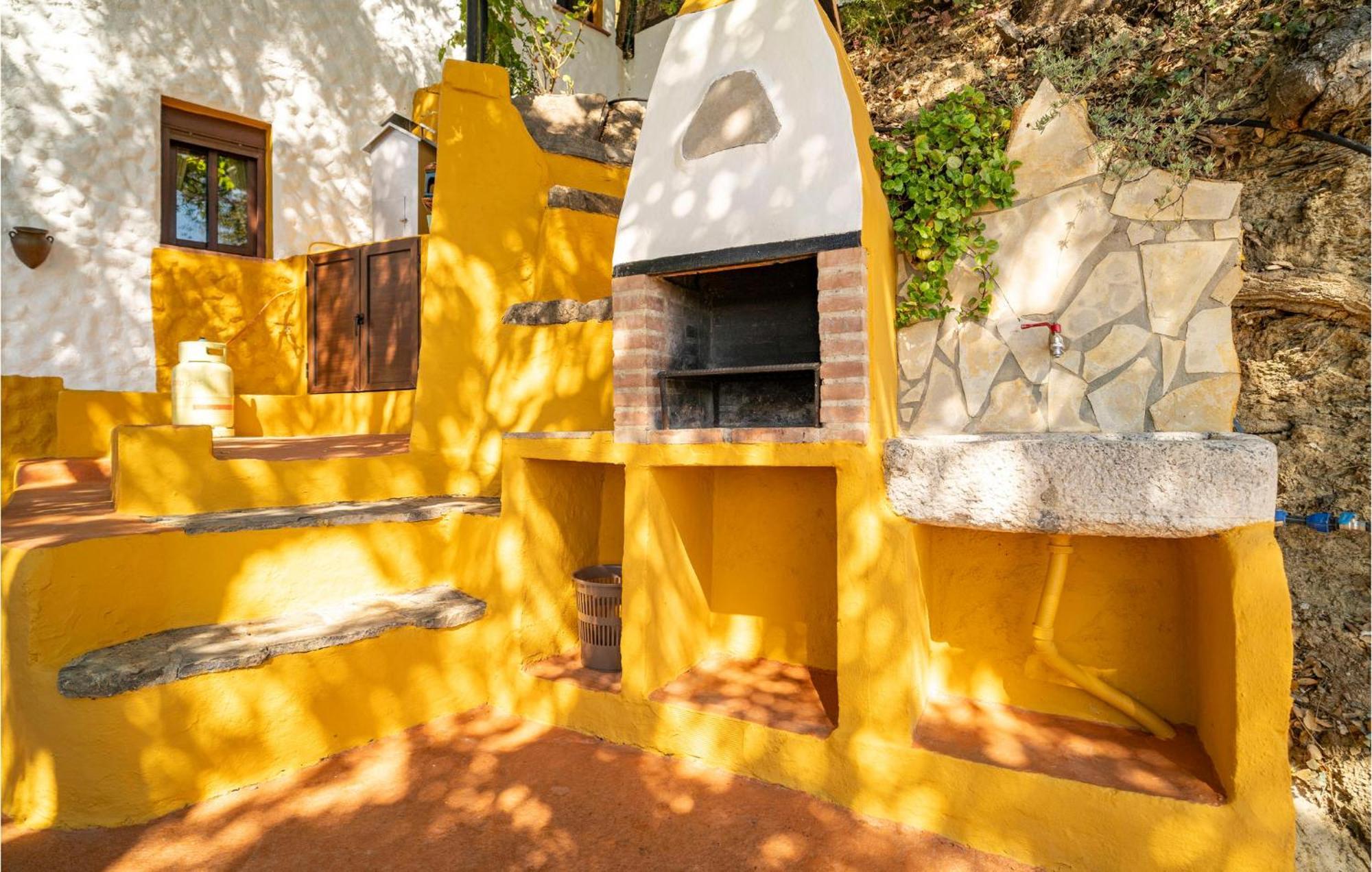 Amazing Cottage In Algatocin With Kitchen Exterior photo